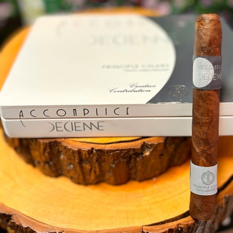 ACCOMPLICE 10TH ANNIVERSARY DECIENNE (6.5x 54)