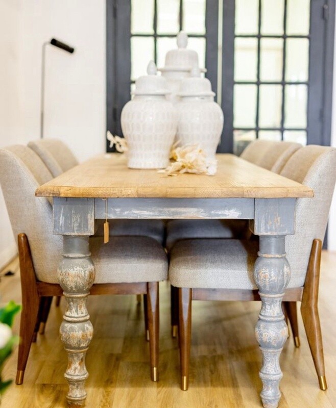 Lyly Dining Table
