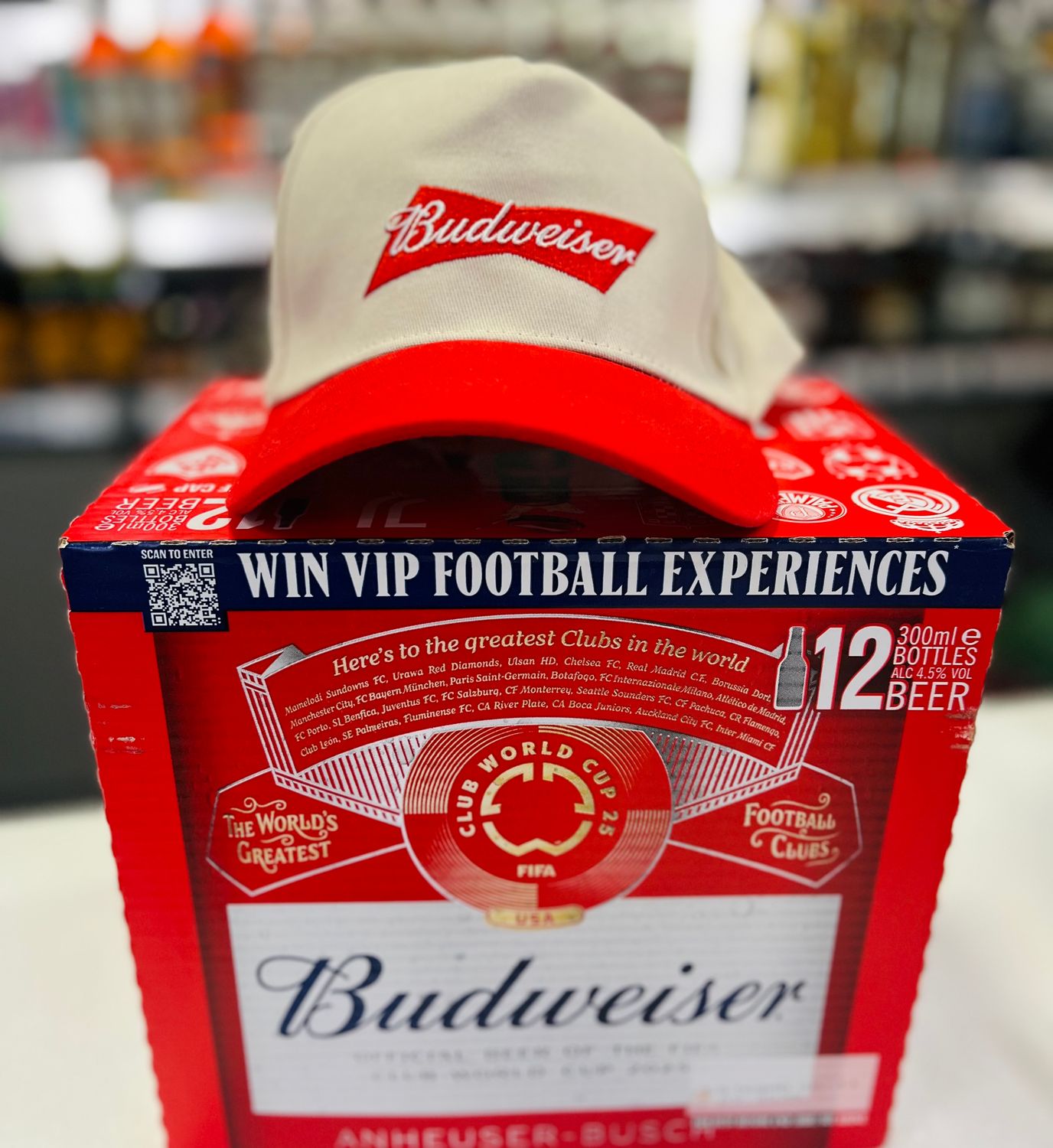 (FREE HAT INCLUDED) Budweiser Lager Beer Bottles 12 x 300ml