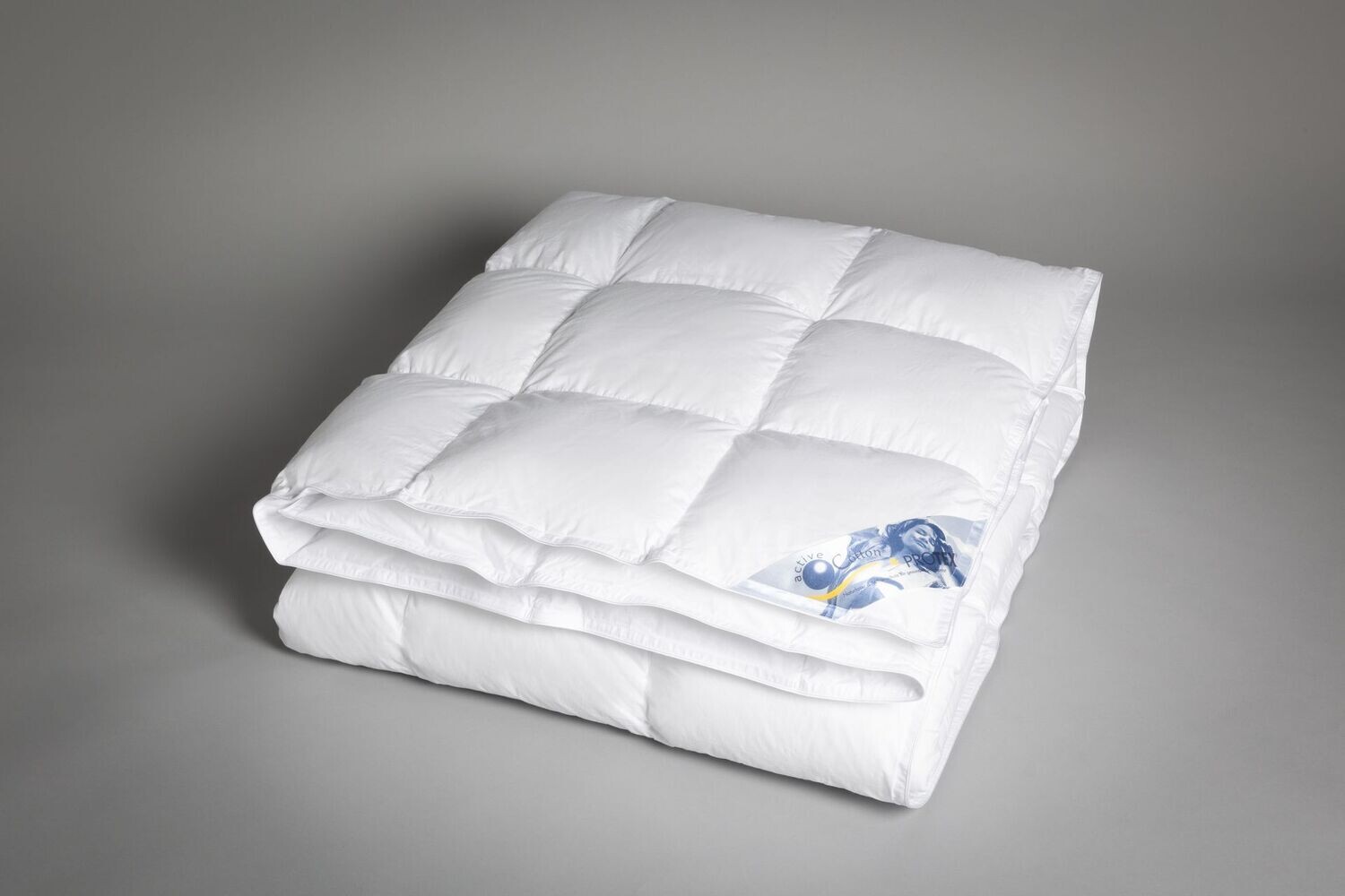 COMFORTBALL PIUMINO DA LETTO 100% FIBRA CAVA DI POLIESTERE IN MICROSFERE PESO MEDIO AUTUNNALE/PRIMAVERILE TRAPUNTATURA A RIQUADRI 25X25. MATRIMONIALE 250X200