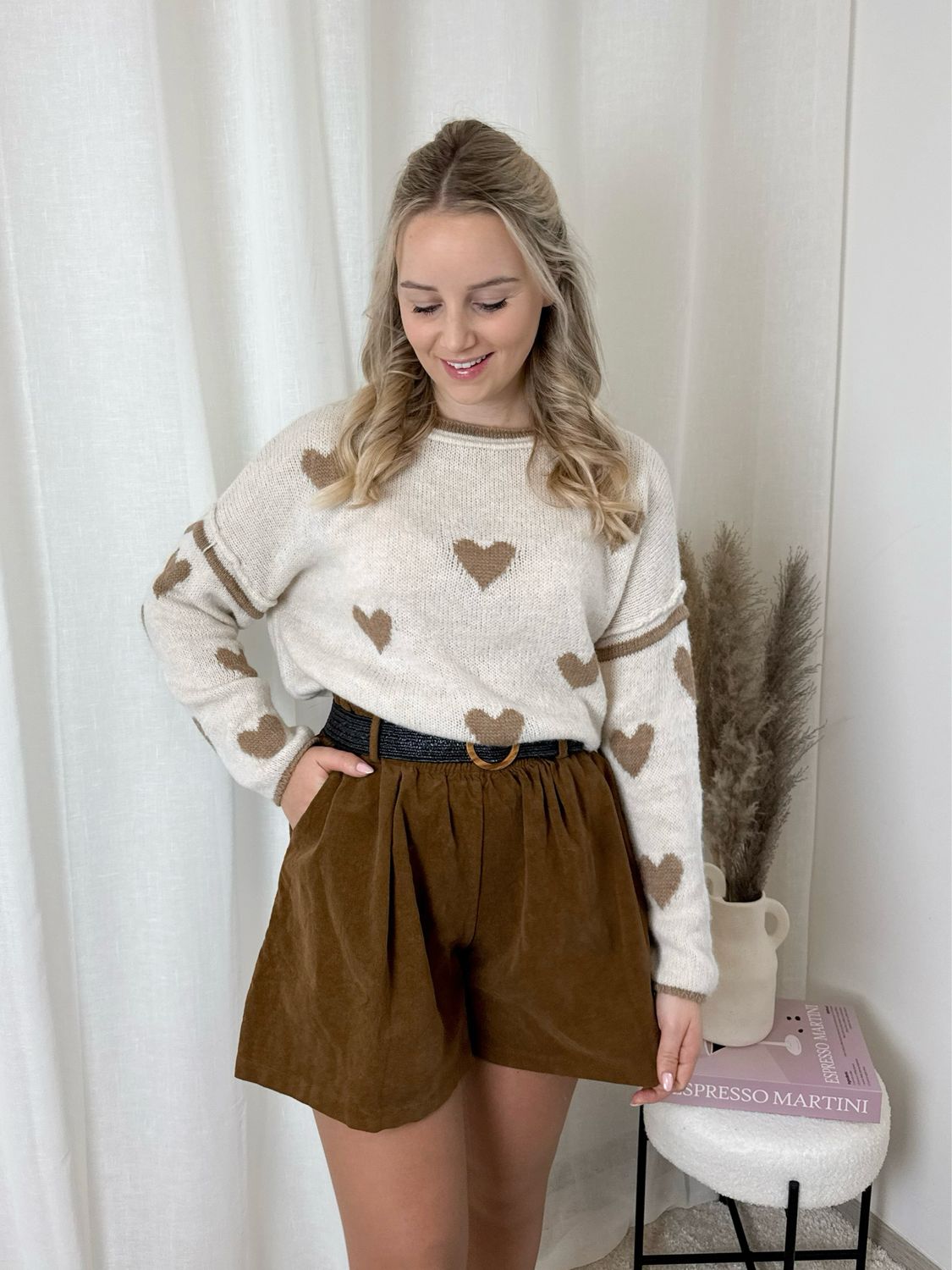 BEIGE HEART SWEATER