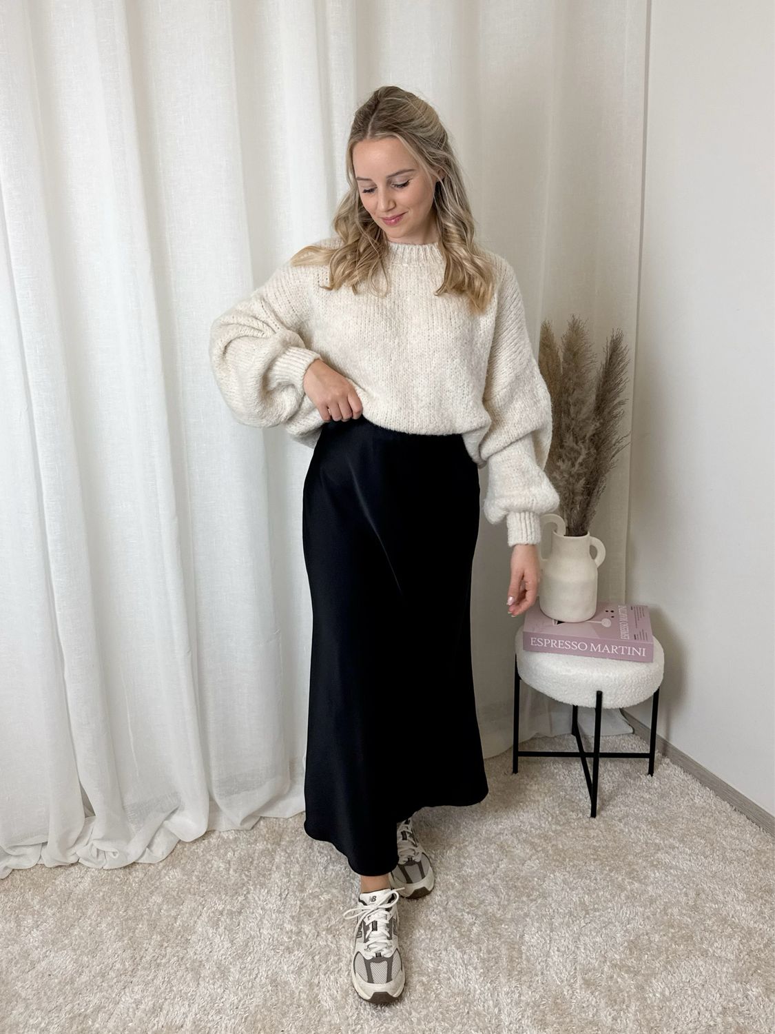 SILKY SATIN SKIRT BLACK