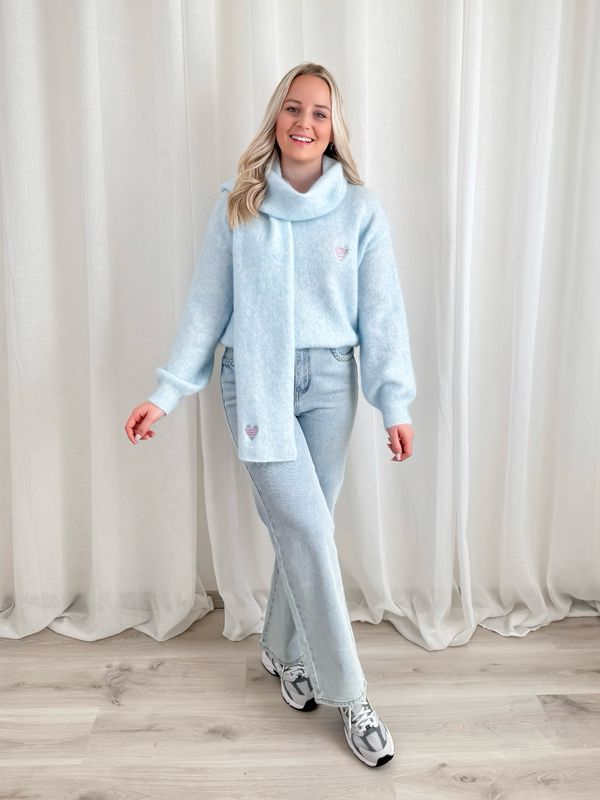 HEART SWEATER WITH SCARF LIGHT BLUE