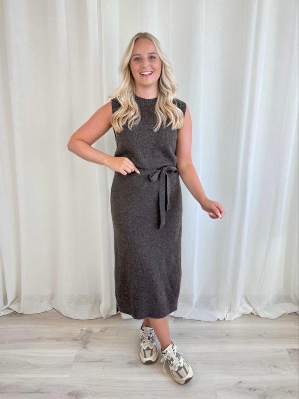 SLEEVELESS LONG DRESS BROWN