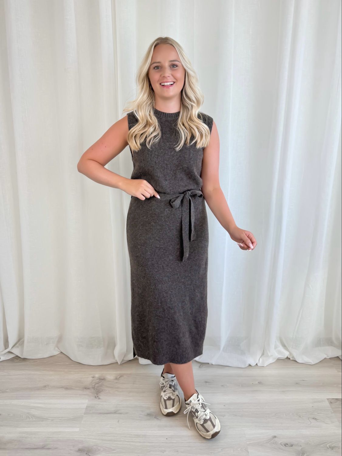 SLEEVELESS LONG DRESS BROWN