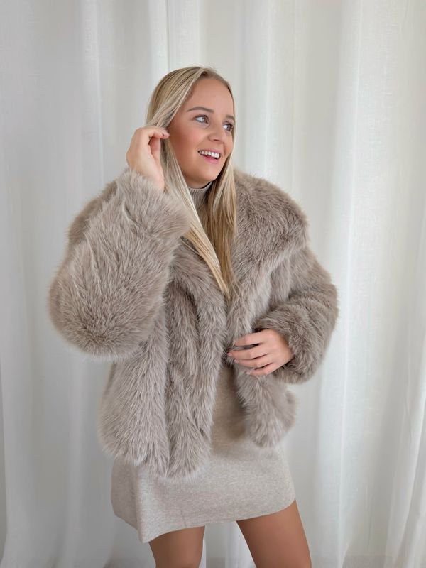 FLUFFY LARA JACKET BEIGE