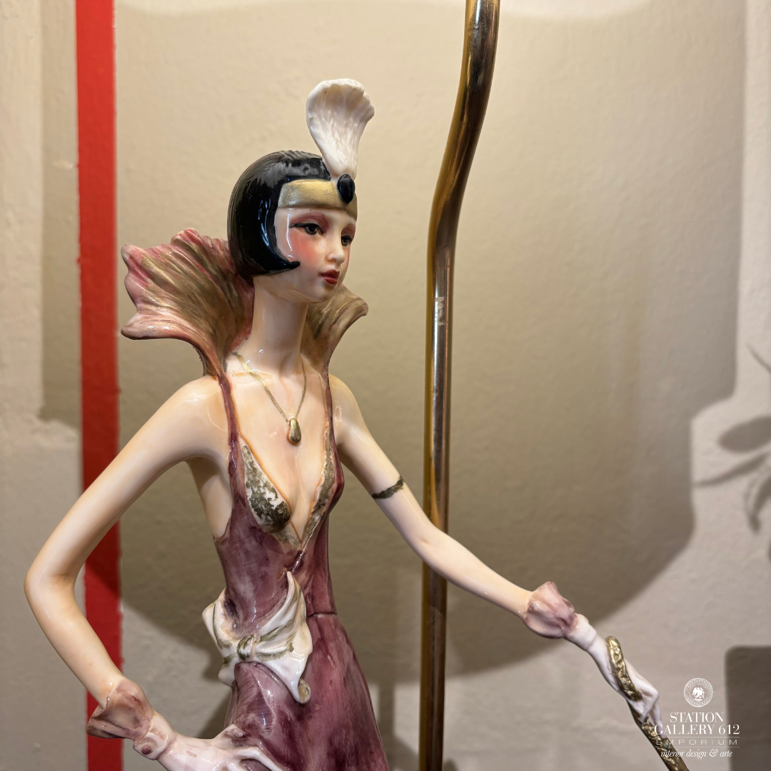 Lampada donna con pantera