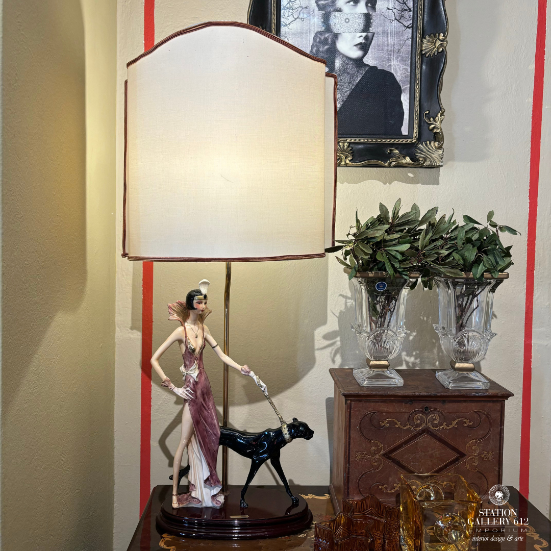 Lampada donna con pantera