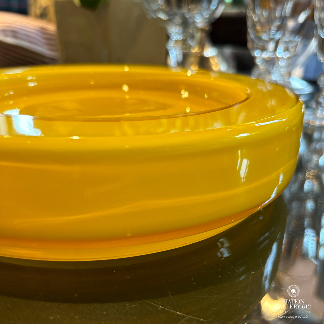 Ciotola gialla in vetro soffiato