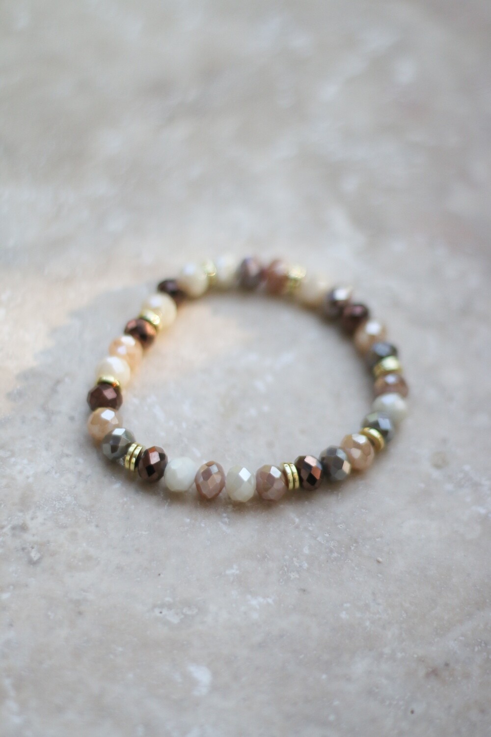Bracelets perles à facettes Beige