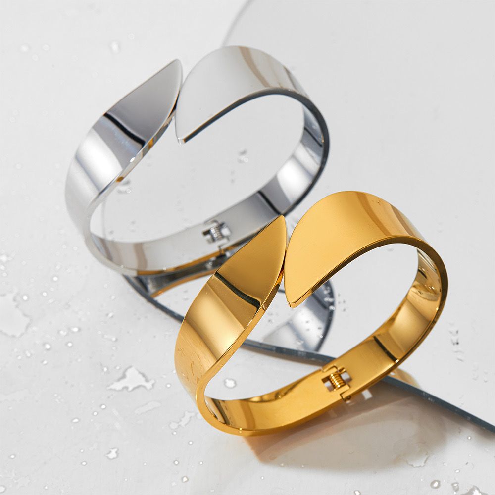Jasmin Gold Plated bangle