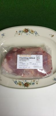Wildschwein-Frischlings-Keule mit Röhrenknochen zum Braten