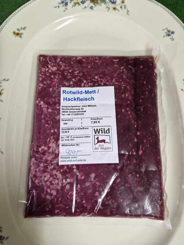 Hirsch-Hackfleisch (500 g) – ideal für die Zubereitung saftiger Burger. Perfekt für alle, die den kräftigen, charaktervollen Geschmack von Wildfleisch schätzen.