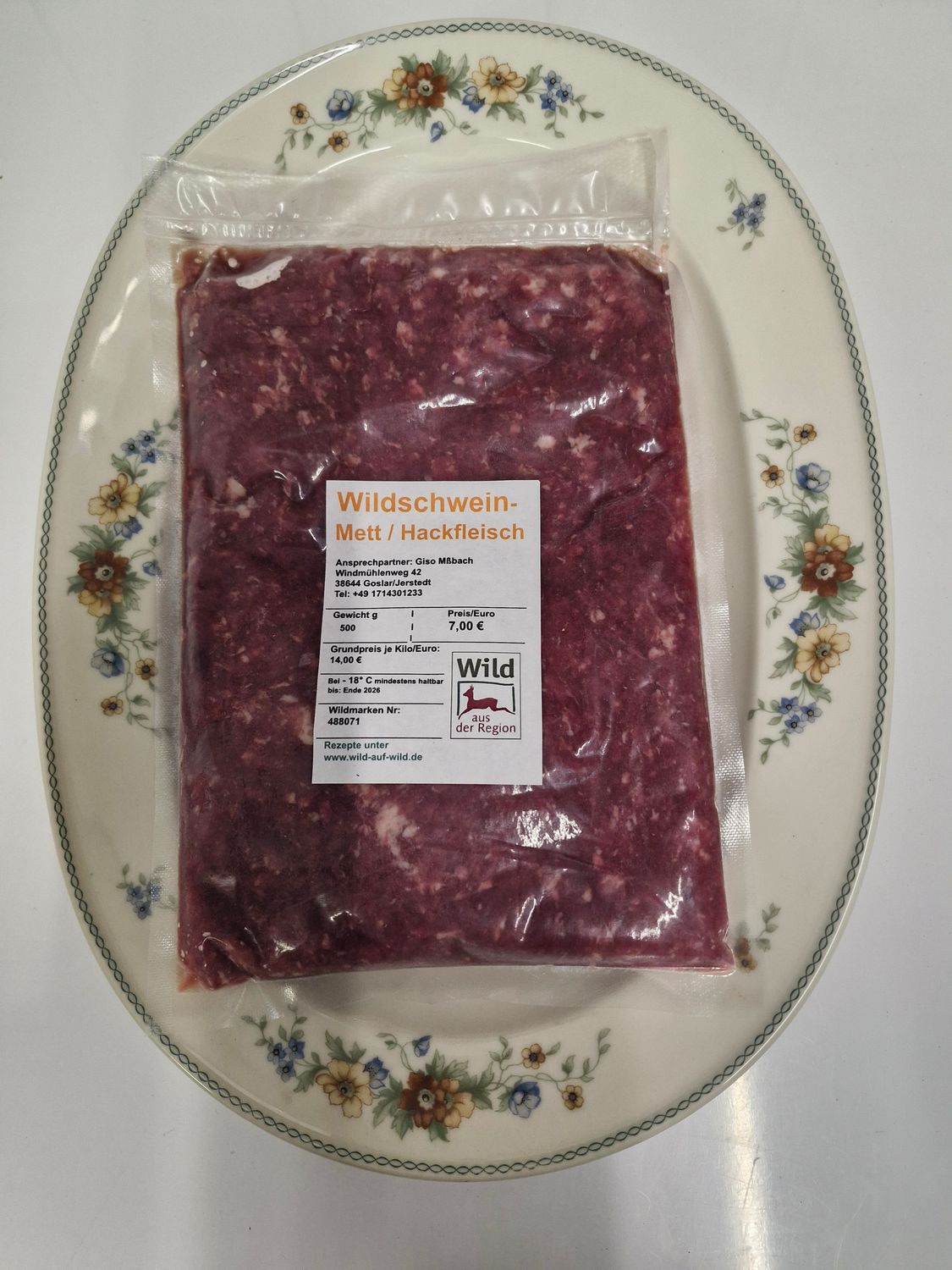 Wildschwein-Hackfleisch (680 g) – ideal für die Zubereitung saftiger Burger. Perfekt für alle, die den kräftigen, charaktervollen Geschmack von Wildfleisch schätzen. Wildschwein-Hackfleisch (680 g) – ideal für die Zubereitung saftiger Burger. Perfekt für alle, die den kräftigen, charaktervollen Geschmack von Wildfleisch schätzen.