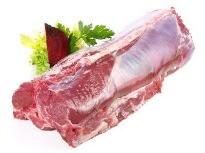 Hirschrücken mit Kno. (1000 g). Ein besonders edler Zuschnitt von außergewöhnlicher Zartheit, geschätzt für sein feines Wilda