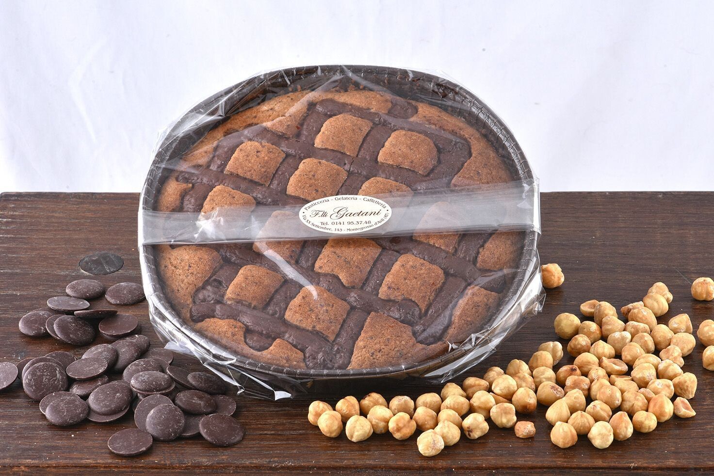 Torta di nocciole con cioccolato