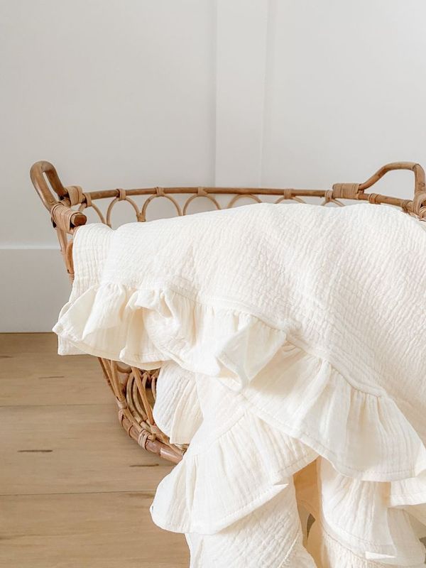 muslin raffle swaddle (off white)