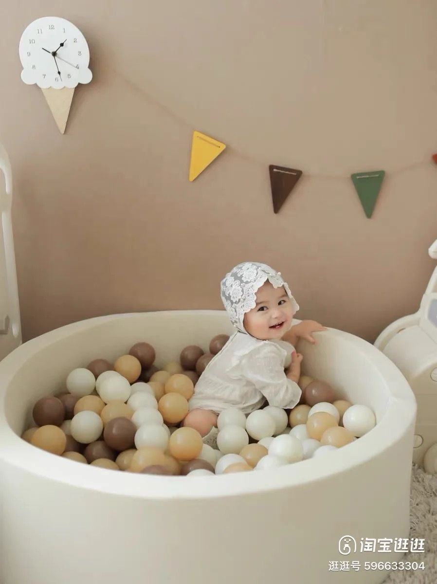 حوض كرات مخمل ( سكري) يشمل ٢٠٠ كرة | Ball Pit (Off White )Including 200 Balls