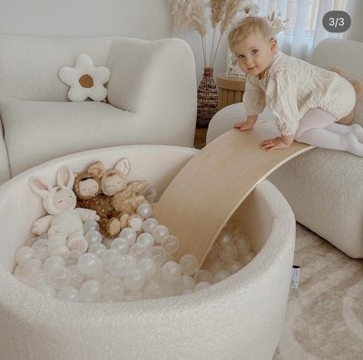 حوض كرات ( سكري) يشمل ٢٠٠ كرة باللون اللؤلؤي والشفاف | Pearlescent and transparent Ball Pit (Off White )Including 200 Balls حوض كرات ( سكري) يشمل ٢٠٠ كرة باللون اللؤلؤي والشفاف | Pearlescent and transparent Ball Pit (Off White )Including 200 Balls