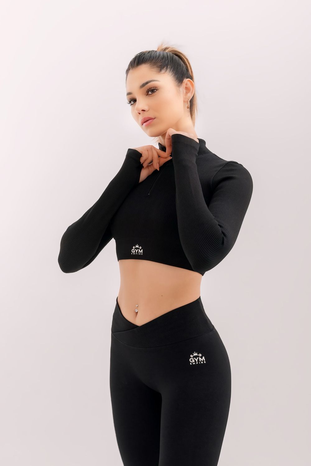 High-waist leggings Micro-rib elasticated waistband Glute-enhancing micro-rib panelling and ruching Moisture-wicking and breathable