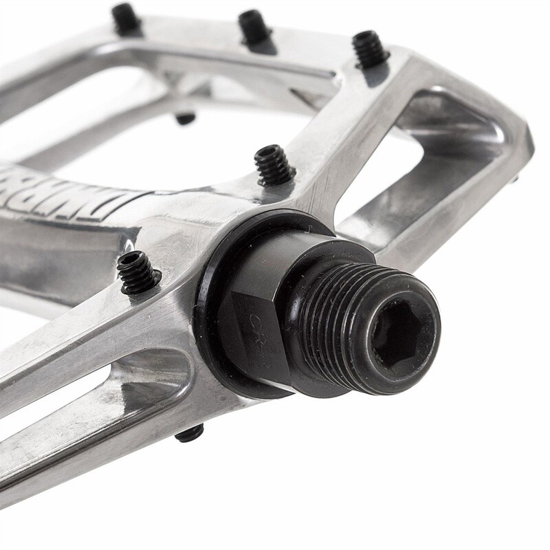 DMR V8. Pedal