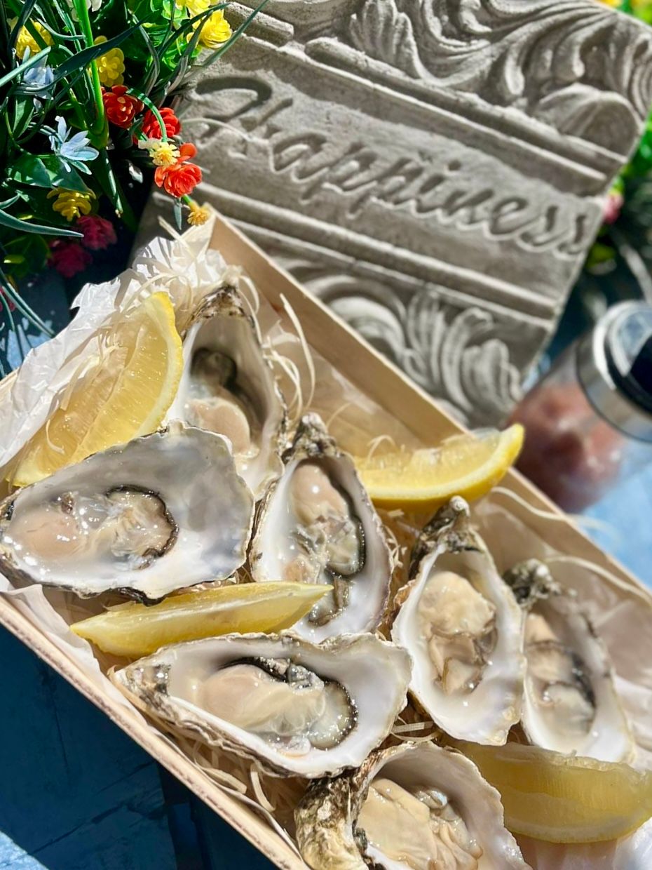 Oysters (12) 1 Dozen