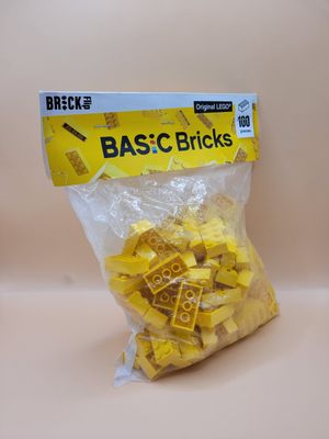 Zak met 100 gele LEGO bouwstenen.