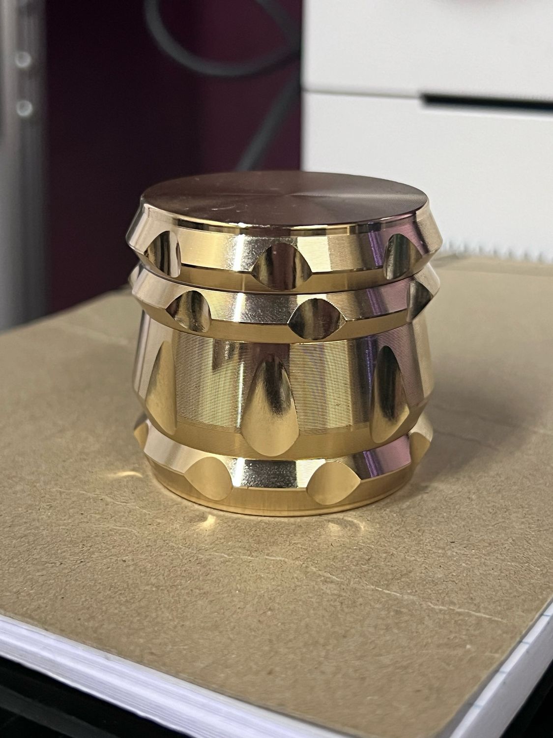 Magnetic Lock 4 -Tier Gold Metal Grinder