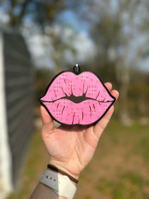 Lips - Teakwood Scent