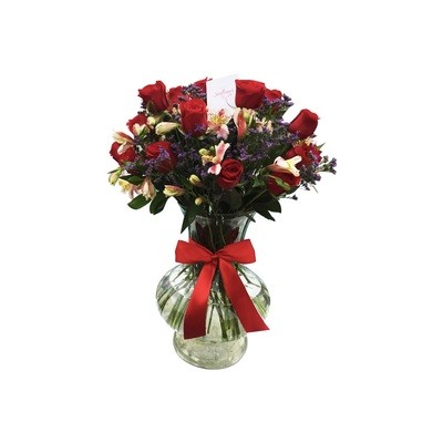Jarrón de rosas y alstroemerias