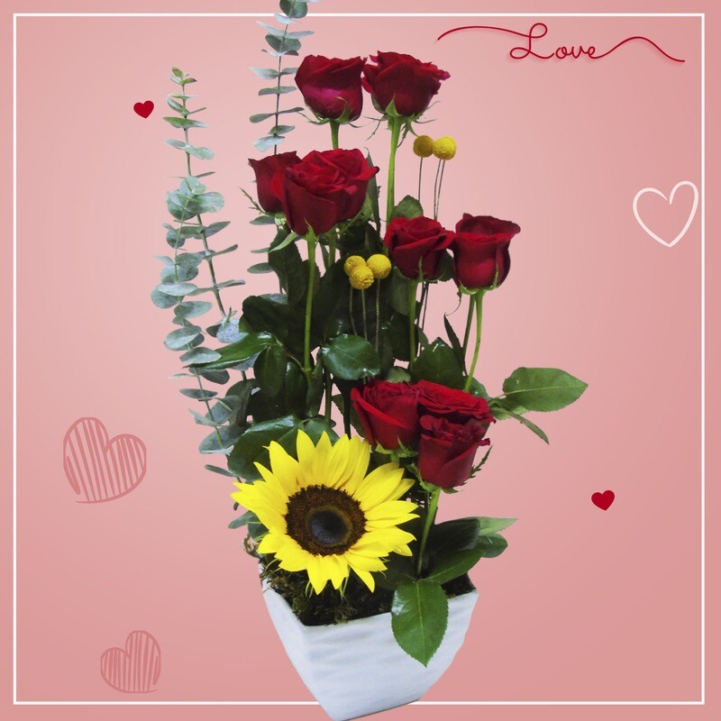 Base con rosas y girasol