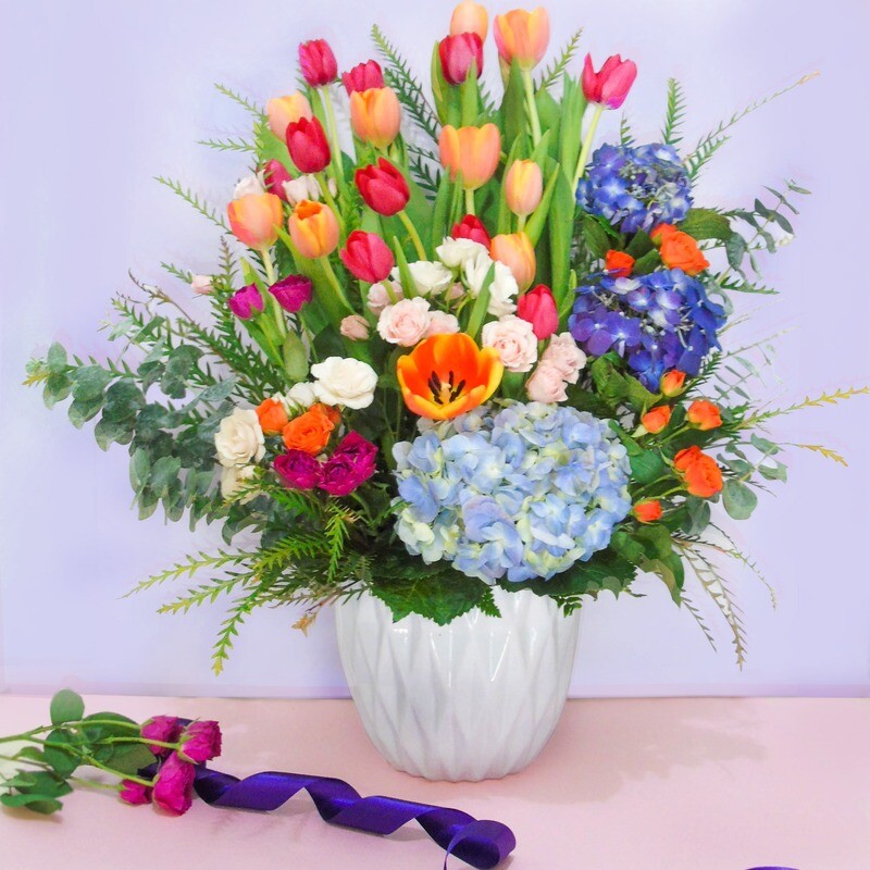 Tulipanes con hortensias