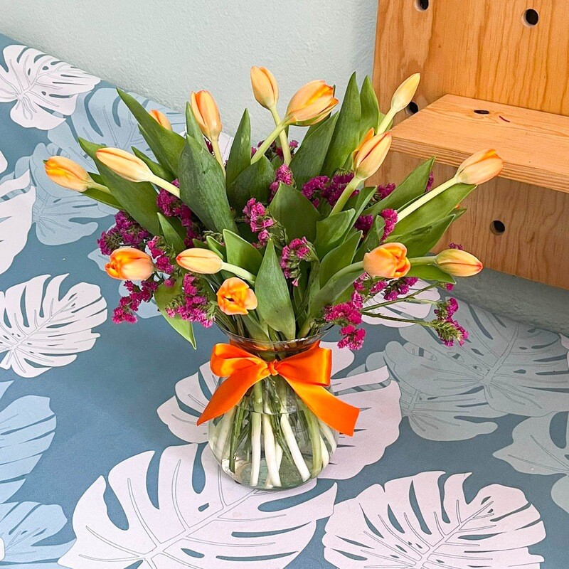 Florero de tulipanes