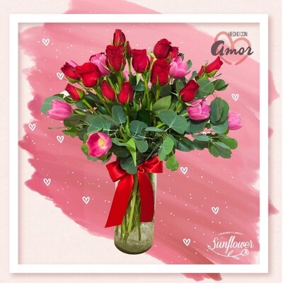 Florero de tulipanes y rosas