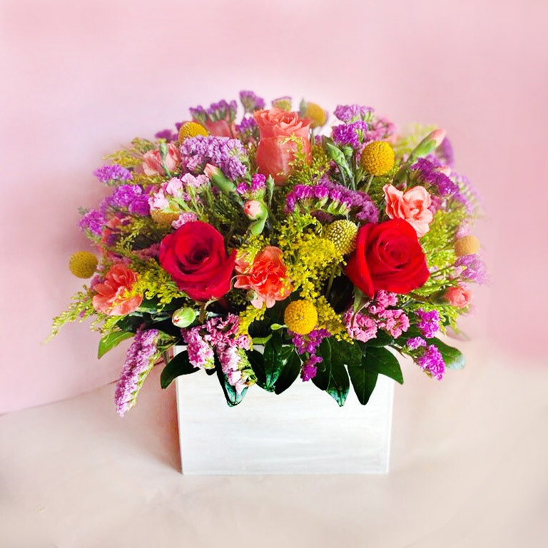 Caja vintage de rosas y follajes