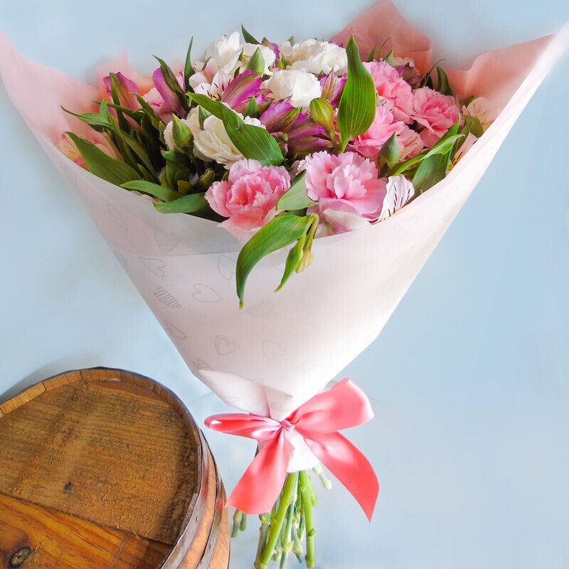 Bouquet de alstroemerias y miniclavel