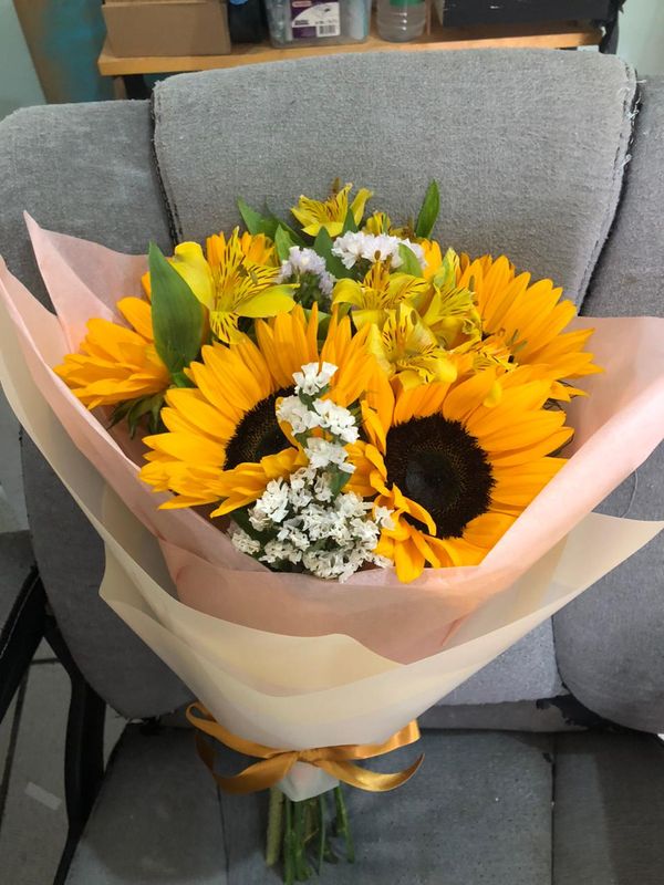 Bouquet Girasoles y Astroemerias