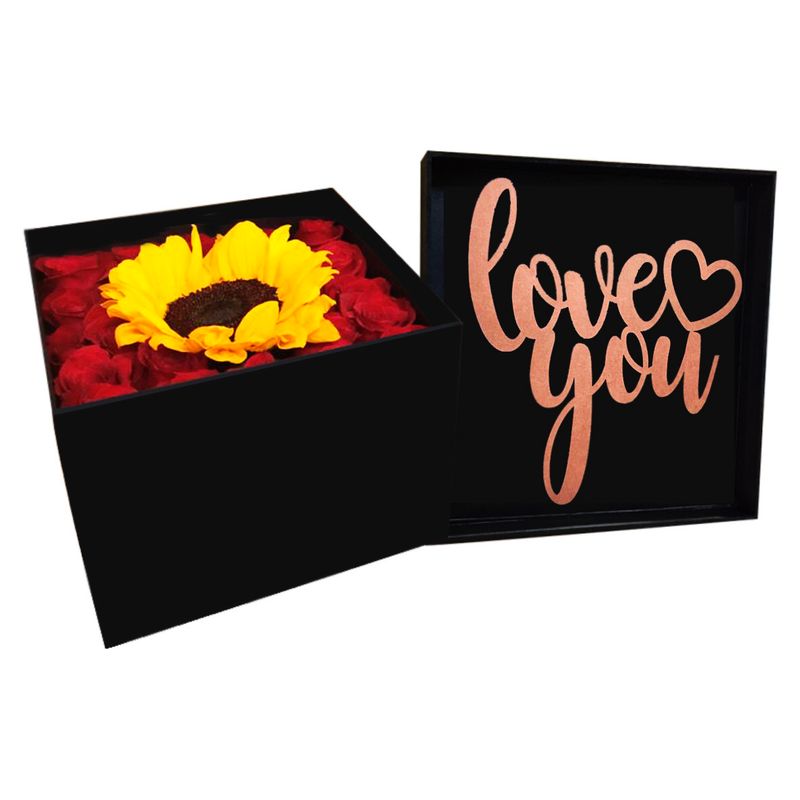 Caja con rosas y girasol