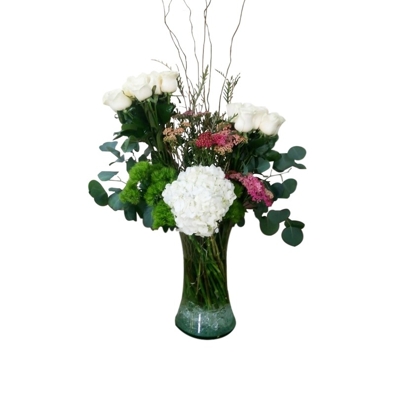 Arreglo de rosas y hortensias