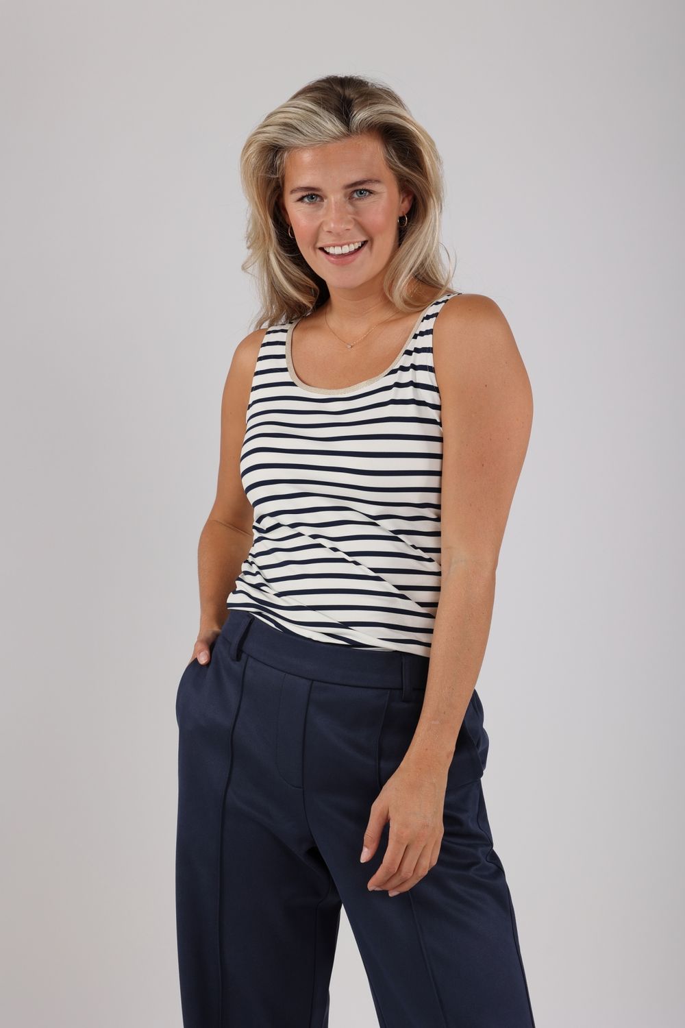 Nukus Juba top off white/blue streep