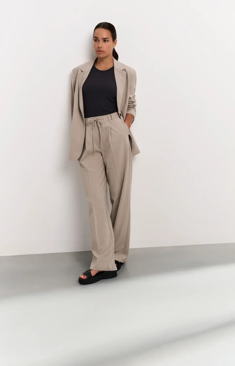 YAYA Broek met krijtstreep en wijde pijpen Beige