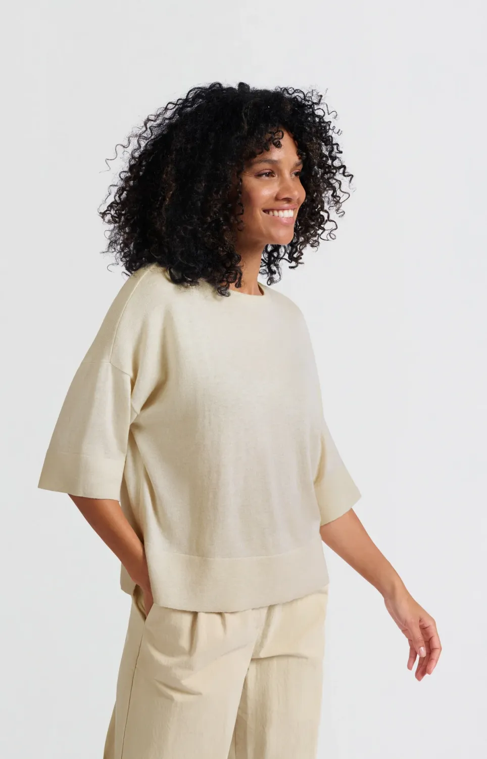 YAYA Oversized fijngebreid T-shirt met halflange mouwen