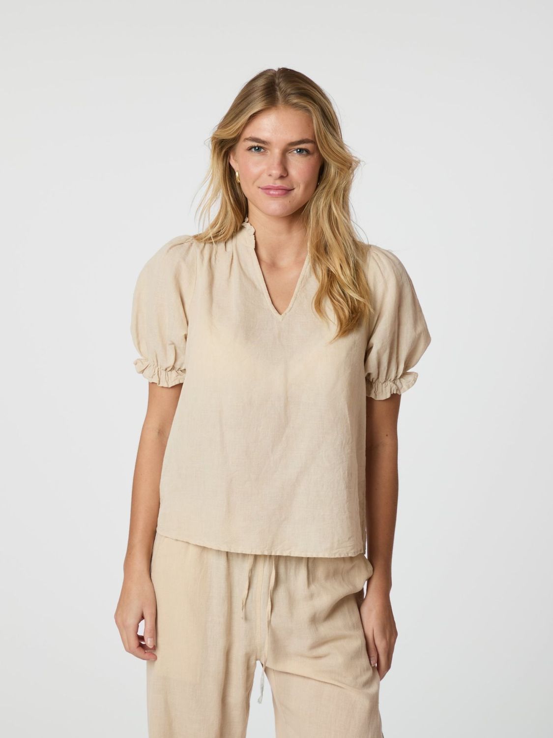 Neo Noir Odessa Linen Blouse Beige
