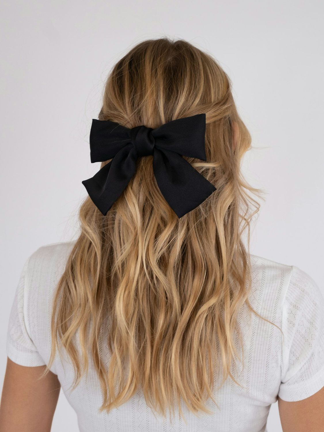 Neo Noir Bow Hair Clip Zwart