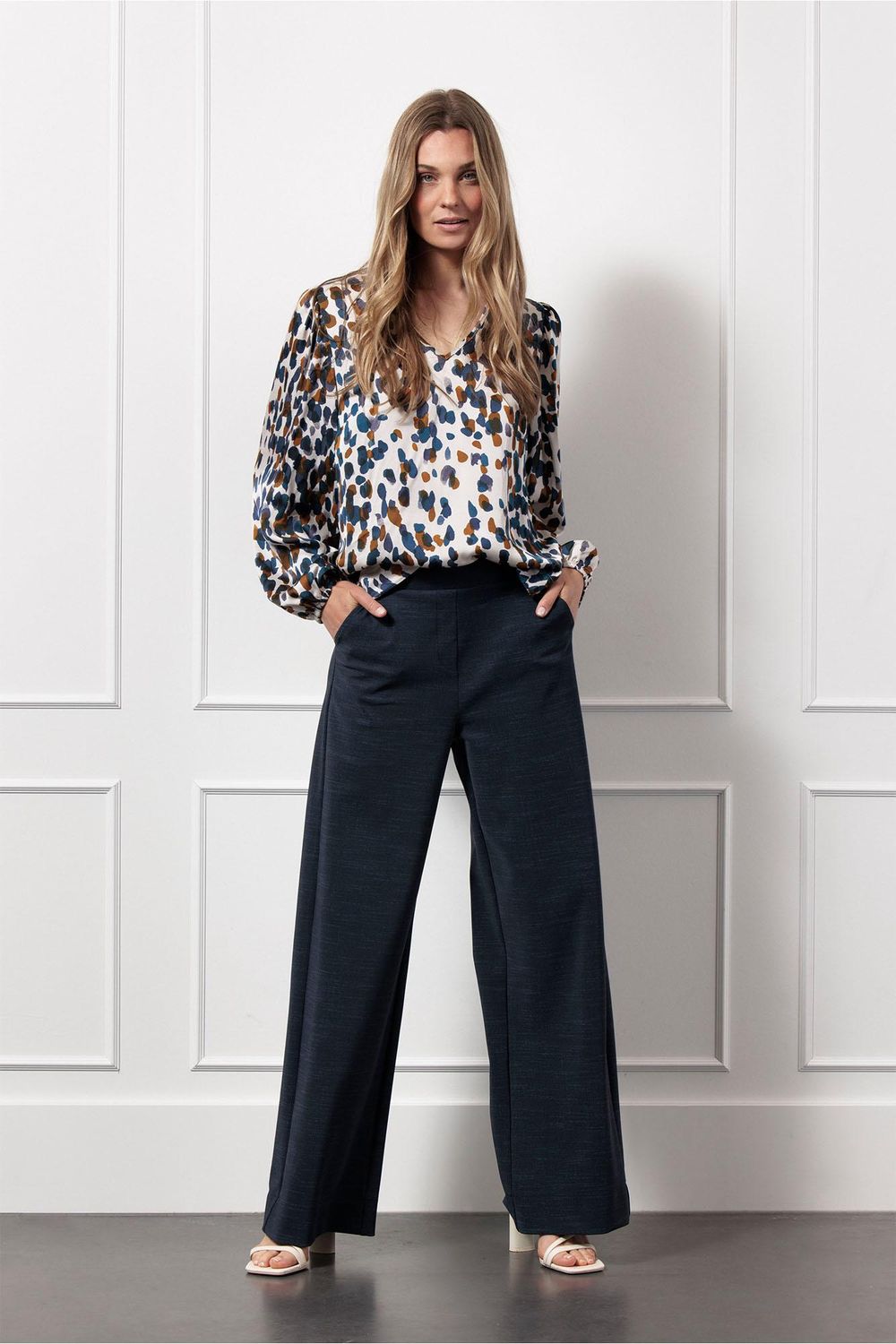 Studio Anneloes Kylie satin top Bruin