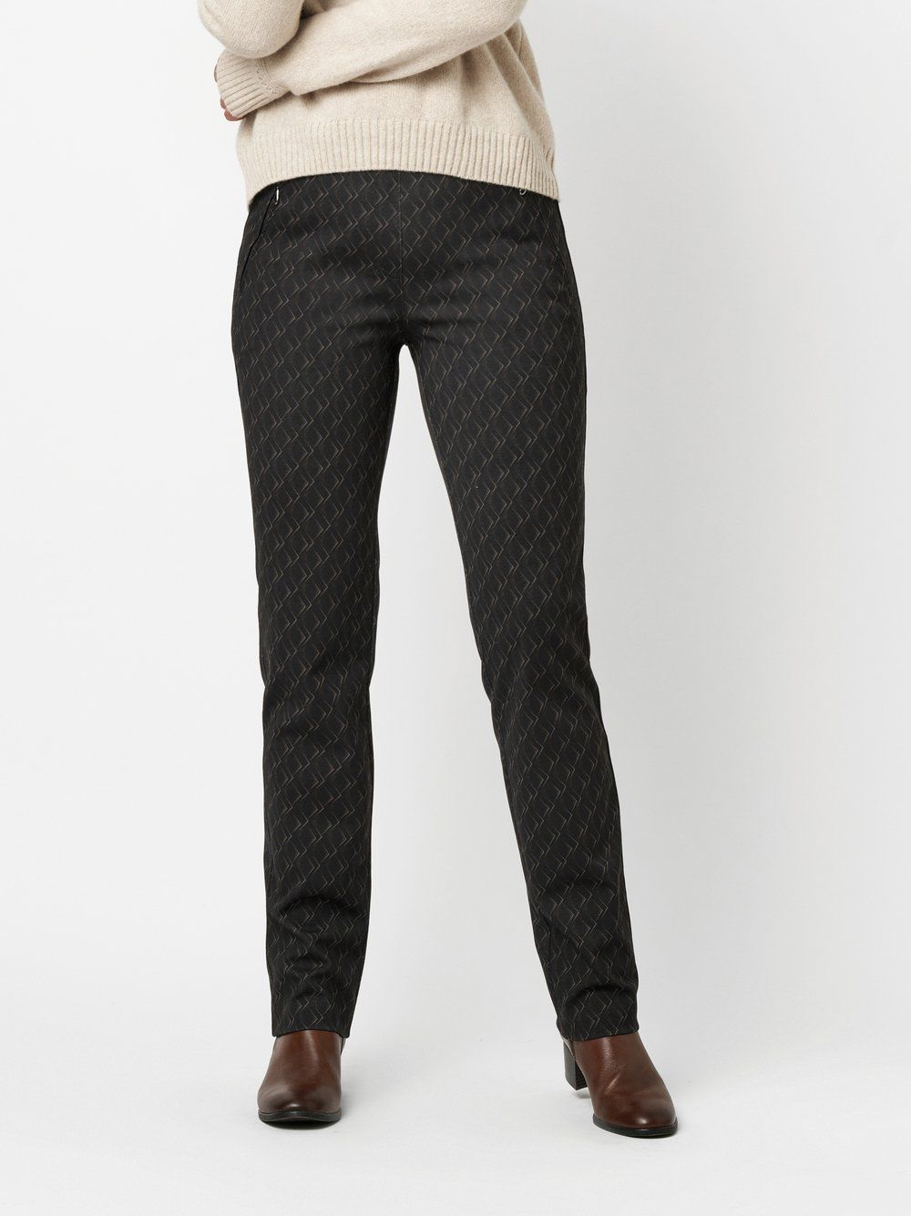Relaxed by Toni Alice Zip Zwart