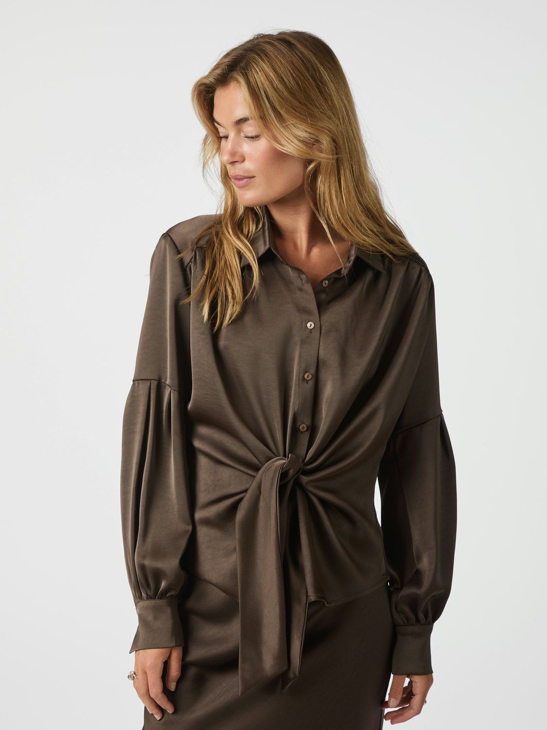 Neo Noir Naja Satin Shirt Bruin