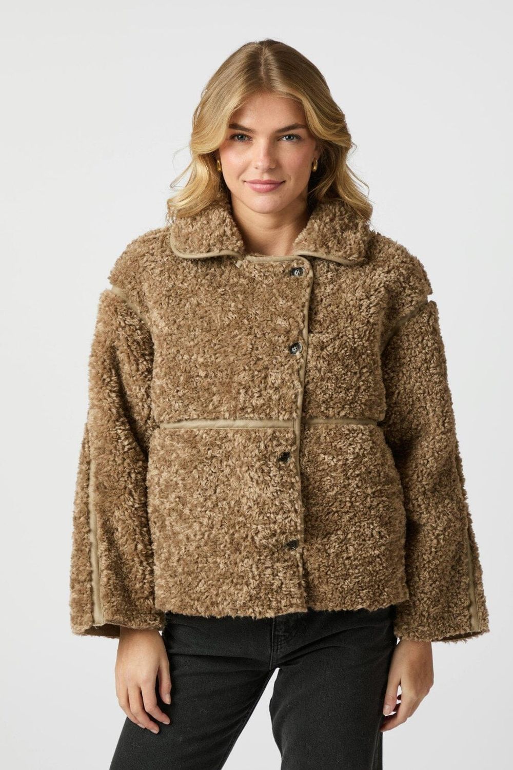 Neo Noir Castor Faux Fur Jacket Bruin