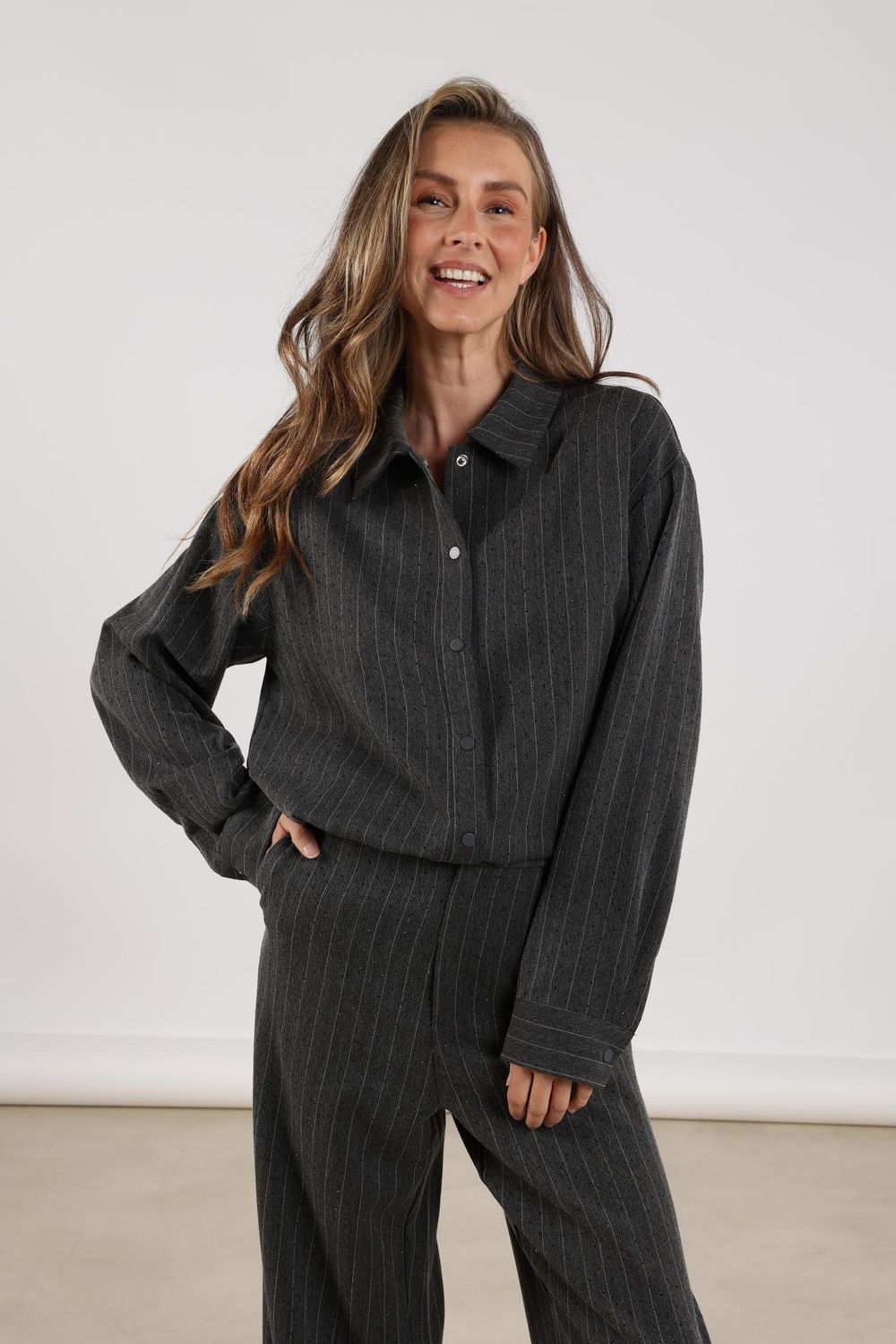 Nukus Newport grijze streepblouse