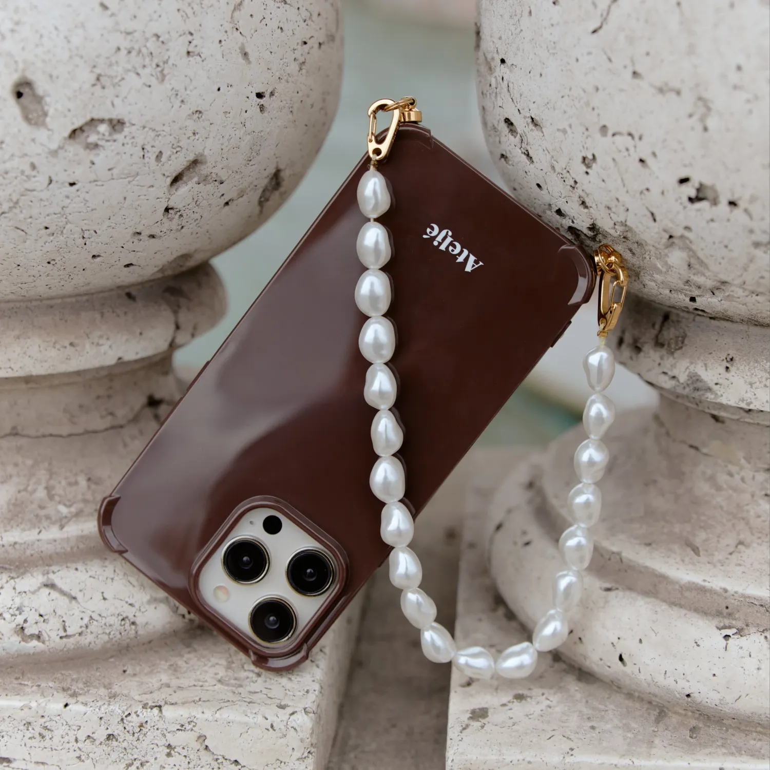 Atelje iPhone 16 Pro Max Bruin